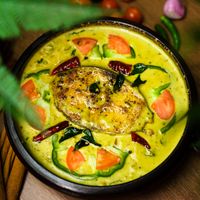 Fish moilee in yellow coconut curry with tomato and green chilli